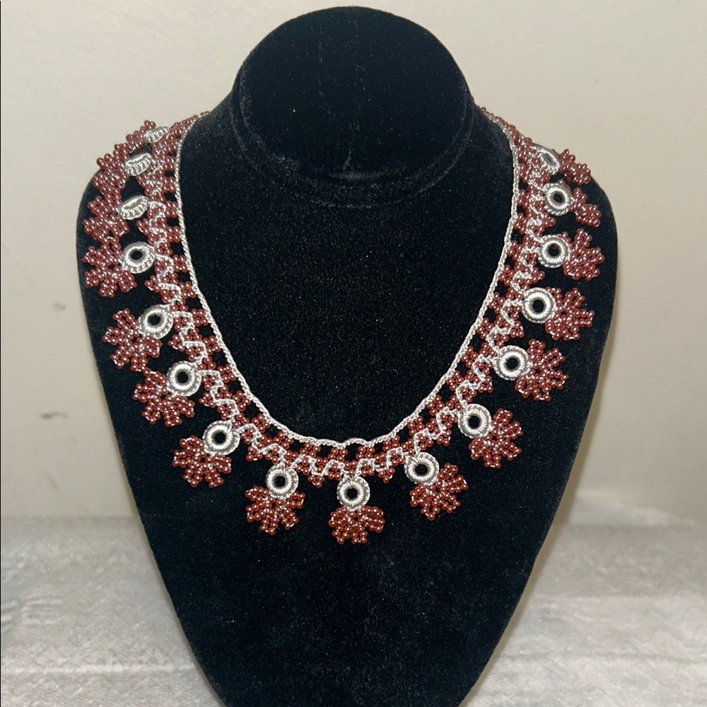 Chic Floral Beaded Necklace in Brown and Silver